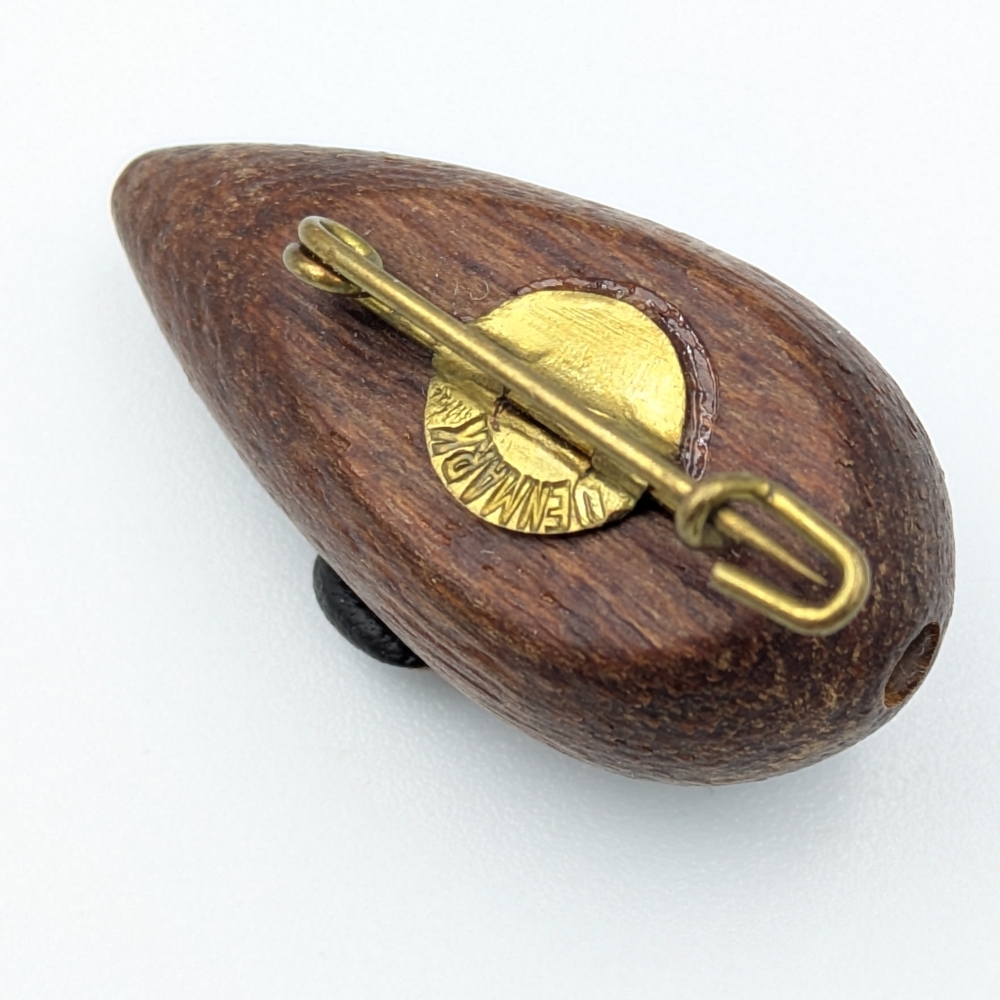 Vintage Danish Teak MCM Mouse Brooch, Green Rhinestone Eyes, Leather Details - Picture 3 of 5